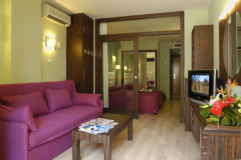 Evenia Olympic Suites Lloret de Mar Exterior foto